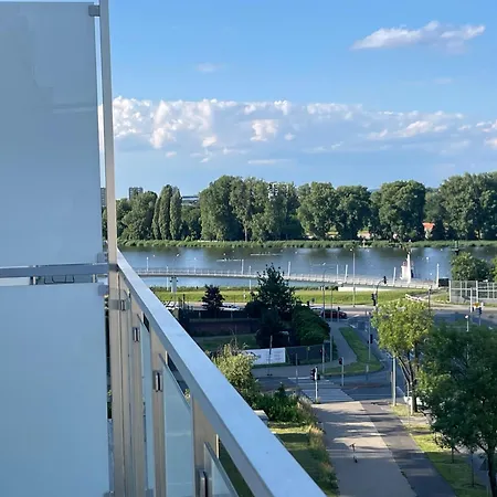 Z Widokiem Na Jezioro I Garazem Lägenhet Poznań