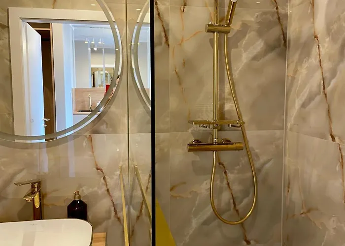 Z Widokiem Na Jezioro I Garazem Apartamento