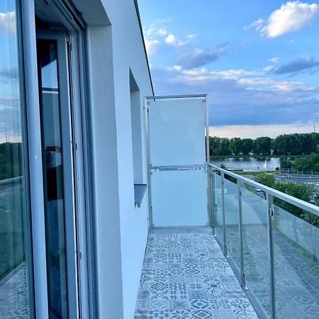 Z Widokiem Na Jezioro I Garazem Апартаменты *