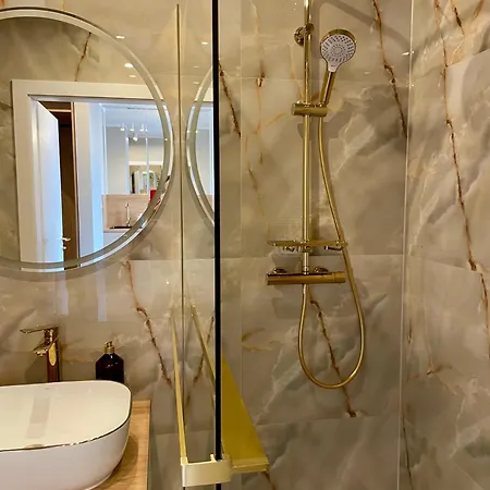 Z Widokiem Na Jezioro I Garazem Апартаменты