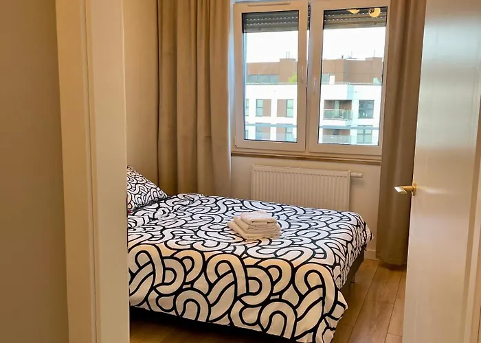 Z Widokiem Na Jezioro I Garazem